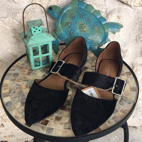 American Eagle Outfitters Shoes - American Eagle black velvet flats